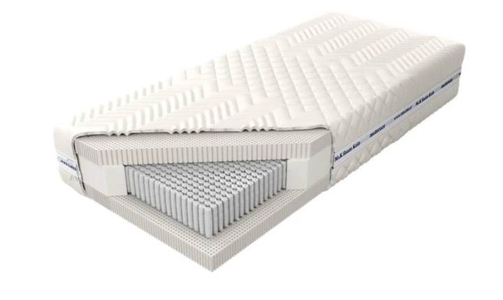 CzarNo_talalay_Emra_X7.jpg