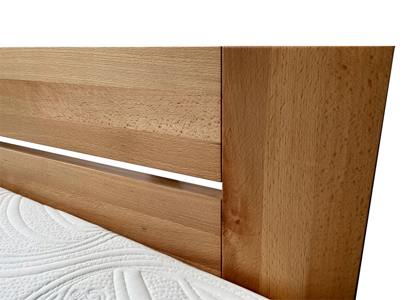 łóżko z litego drewna